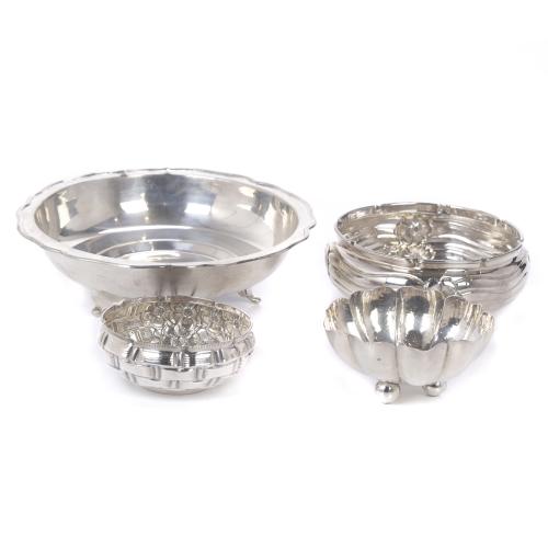 SET OF LEGUMES TRAY AND BOWLS IN SILVER, 20TH CENTURY.