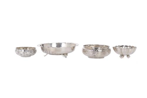 SET OF LEGUMES TRAY AND BOWLS IN SILVER, 20TH CENTURY.