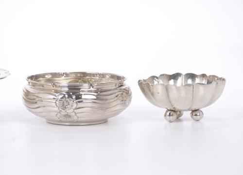 SET OF LEGUMES TRAY AND BOWLS IN SILVER, 20TH CENTURY.