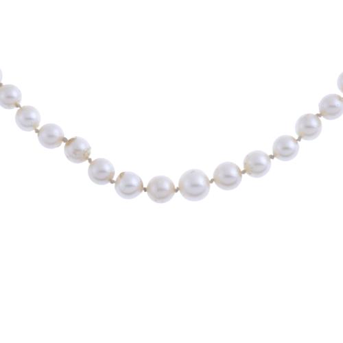 SINGLE-STRAND GRADIENT PEARLS NECKLACE