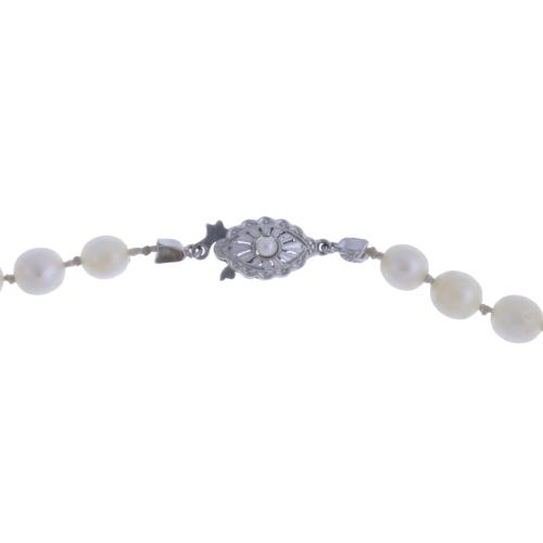 SINGLE-STRAND GRADIENT PEARLS NECKLACE