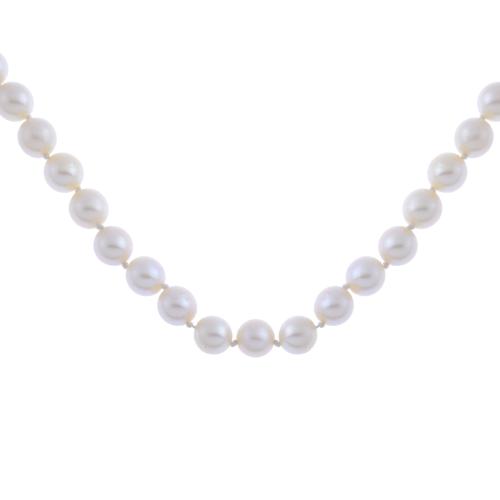 SINGLE-STRAND PEARLS NECKLACE