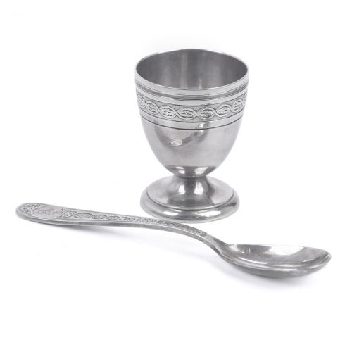 CHRISTOFLE. EGG-CUP AND SPOON SET IN SILVER, CIRCA 1930 - 1935.