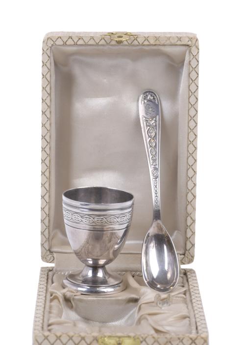 CHRISTOFLE. EGG-CUP AND SPOON SET IN SILVER, CIRCA 1930 - 1