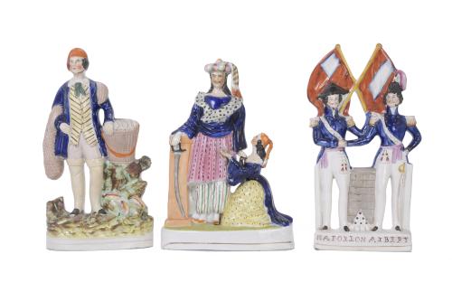 LOTE DE CINCO FIGURAS EN LOZA INGLESA STAFFORDSHIRE, SEGUND