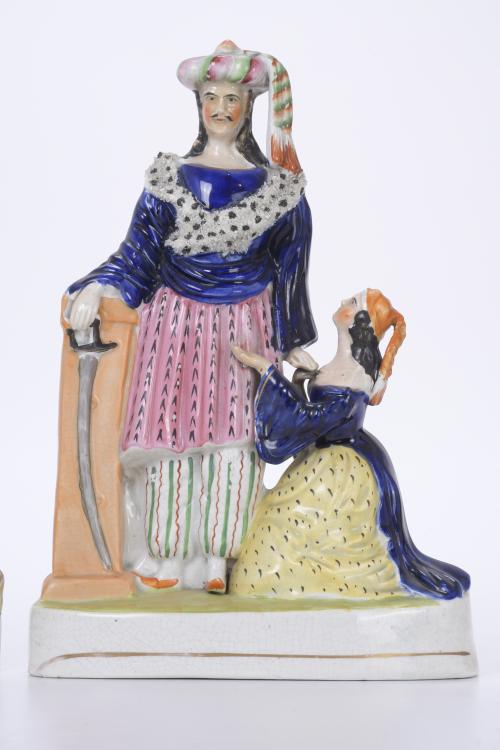 LOTE DE CINCO FIGURAS EN LOZA INGLESA STAFFORDSHIRE, SEGUND