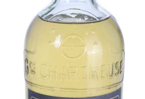 CHARTREUSE. YELLOW LIQUOR BOTTLE, 1959 - 1965.