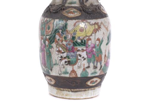 CHINESE NANJING PORCELAIN VASE, MID 20TH CENTURY.