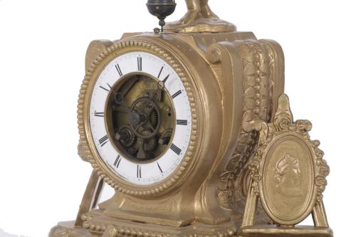 RELOJ DE SOBREMESA LOUIS PHILIPPE CON ALEGORÍA A LAS ARTES,