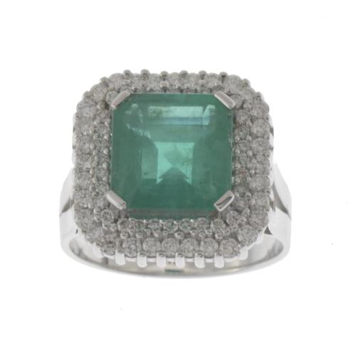 EMERALD AND DIAMONDS ROSETTE RING.