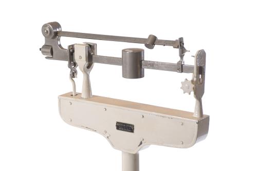 PHARMACY SCALE, FIRST HALF OF THE 20TH CENTURY.