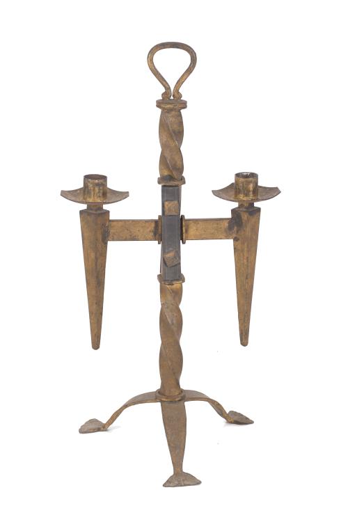 LOTE DE DOS CANDELABROS DE PIE, CIRCA 1970.