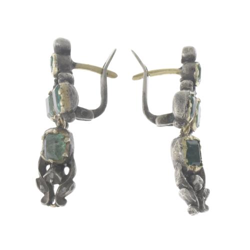 SILVER, GOLD AND EMERALD EARRINGS, EARLY 20TH CENTURY