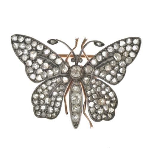  Broche en forma de mariposa con diamantes.