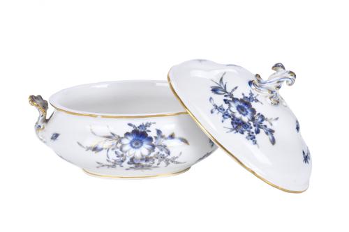 MEISSEN. Sopera en porcelana, siglo XX. 