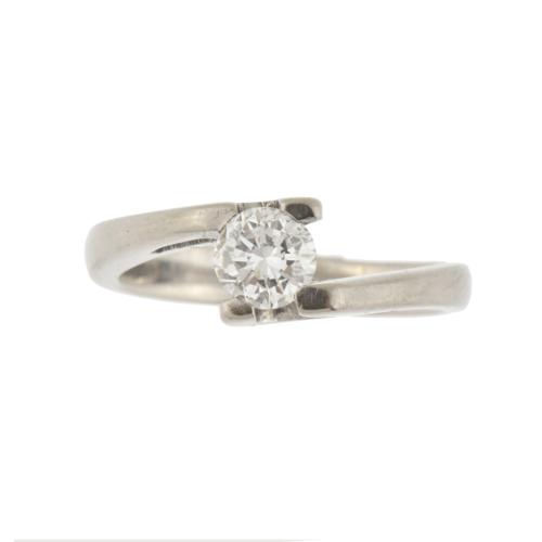 Solitaire ring with diamond.