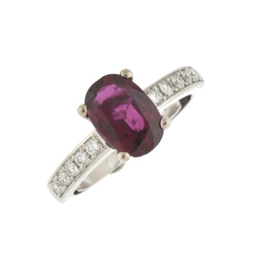 Ring with ruby and diamonds.