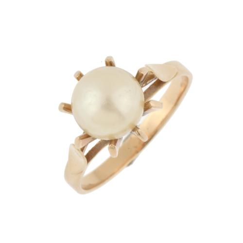 Ring with a pearl.