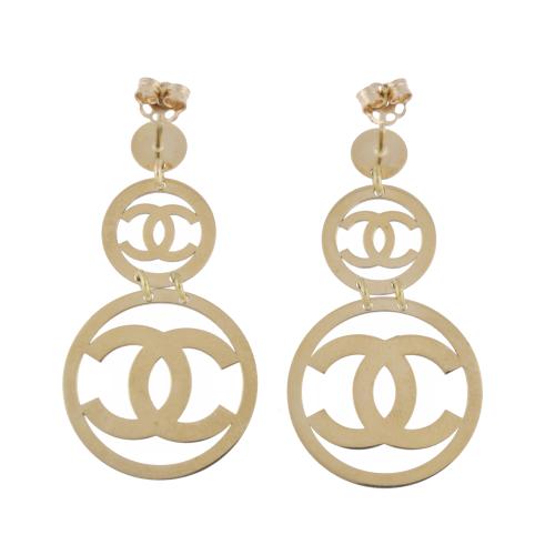 Siguiendo modelos de CHANEL, pendientes colgantes.