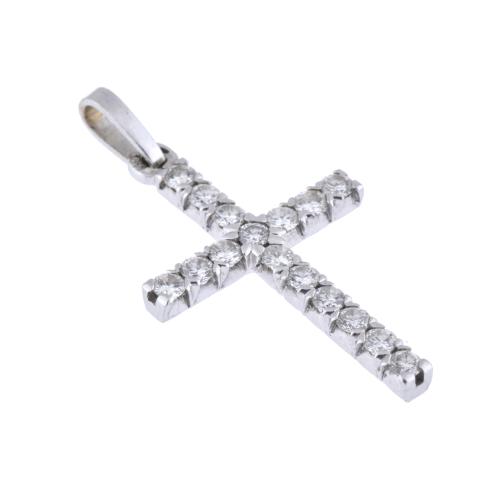 Cruz colgante con diamantes.