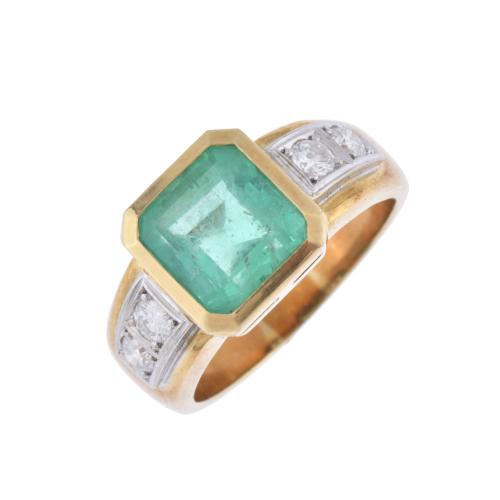 Emerald and diamonds ring.