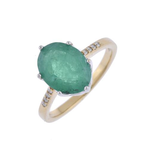 Solitaire ring with emerald.