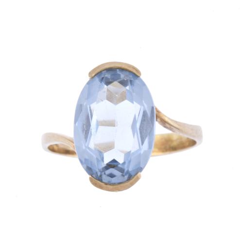 Ring with blue topaz.