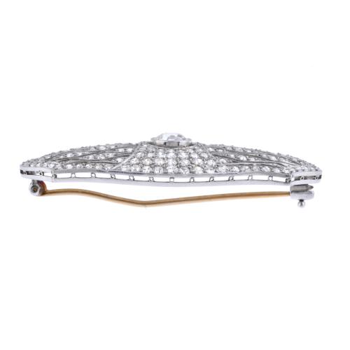 &#39;Noucentista&#39; diamonds brooch.