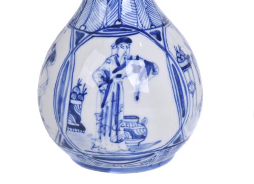 Chinese bottle vase, Republic period, 20th century.