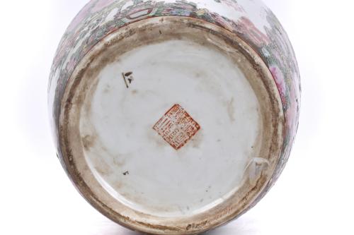 Rose Family jar in Chinese porcelain from Canton, 20th cent