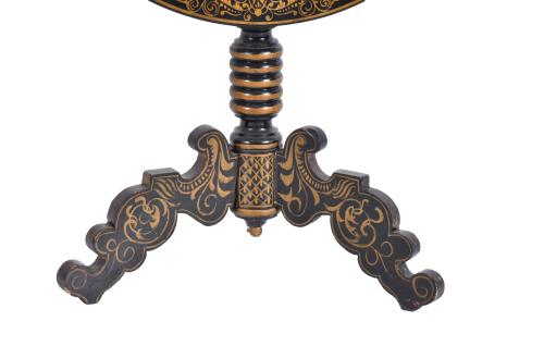 Elizabethan style &#39;tilt-top&#39; pedestal table, 20th century.