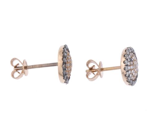 Earrings with diamonds pavé.